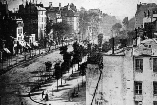 Parigi, Boulevard du temple, 1838 - © Louis-Jacques-Mandé Daguerre / Wikimedia Commons