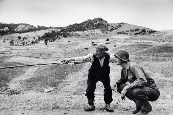 Sicilia, 1943 © Robert Capa / International Center of Photography /Magnum Photos