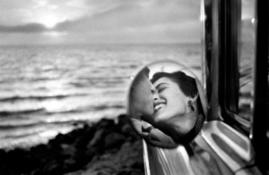 California Kiss, Santa Monica, 1956 - Elliott Erwitt © Magnum Photos
