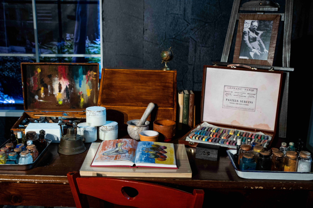 Particolare dello Studio di Frida (tavolo scrittoio con Diario e colori) Casa Azul, 1946 Coyoacàn, Città del Messico © NAVIGARE Srl
