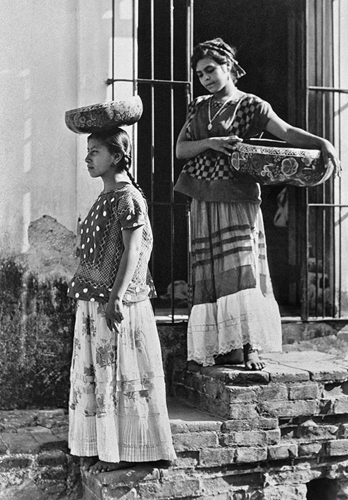 Donne di Juchitán con jìcara mostra Modotti Rovigo