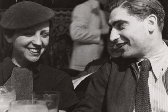 Robert Capa e Gerda Taro fotografati da Fred Stein