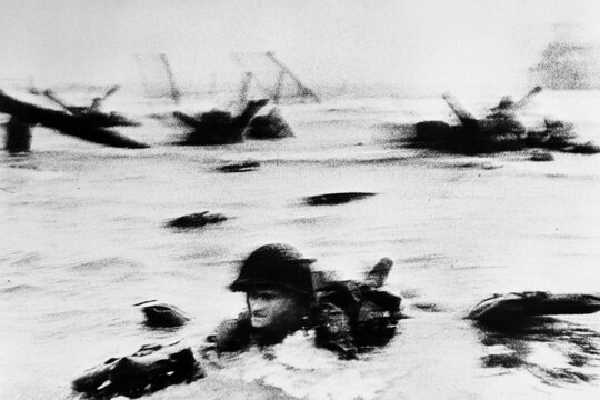 American troops landing on Omaha Beach, D-Day, Normandy, June 6th, 1944 © Robert Capa © International Center of Photography/Magnum Photos