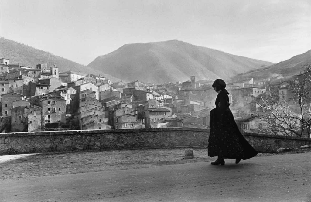 Henri Cartier-Bresson, L'Aquila, 1951. © Fondation Henri Cartier-Bresson / Magnum Photos.